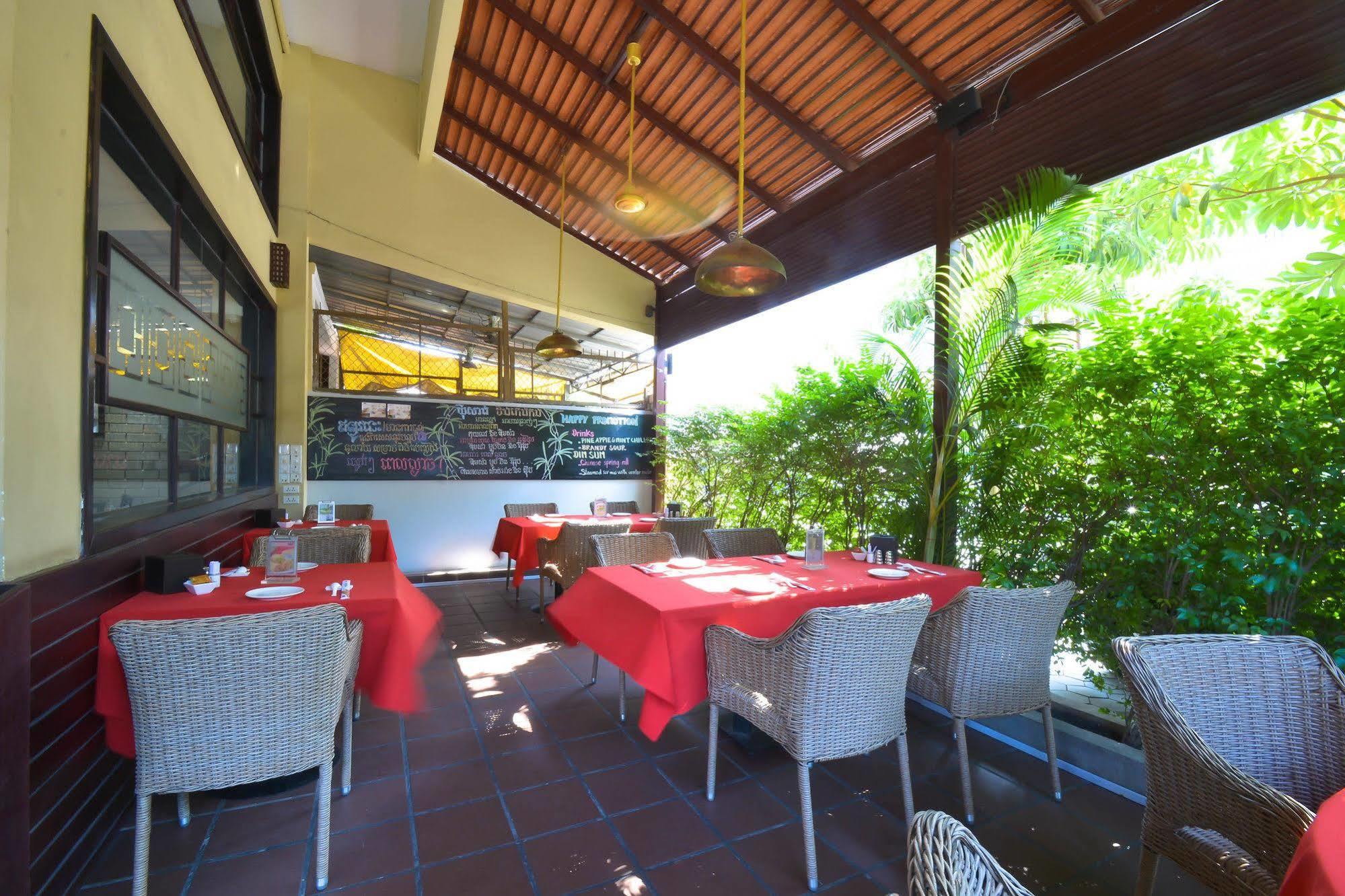 Feeling Home Hotel Phnom Penh Exterior foto
